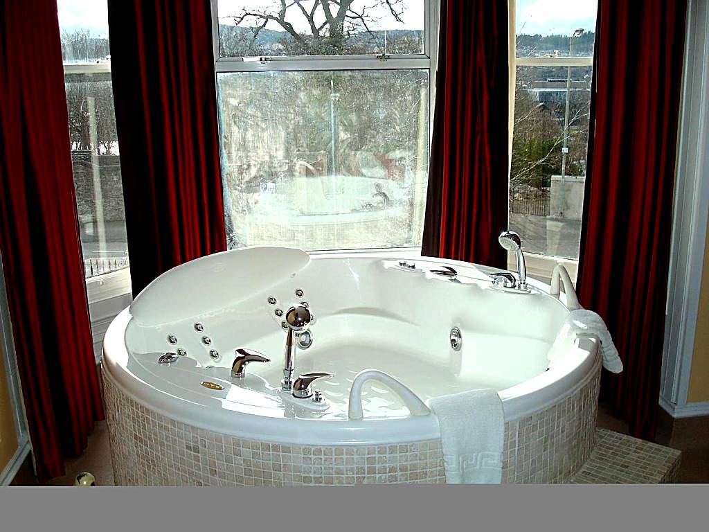 Beaufort Hotel: Executive Double Room with Spa Bath (Inverness) 