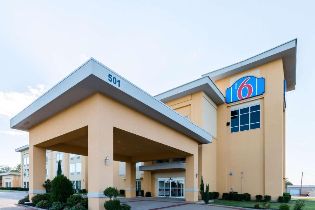 Motel 6-Joshua, TX