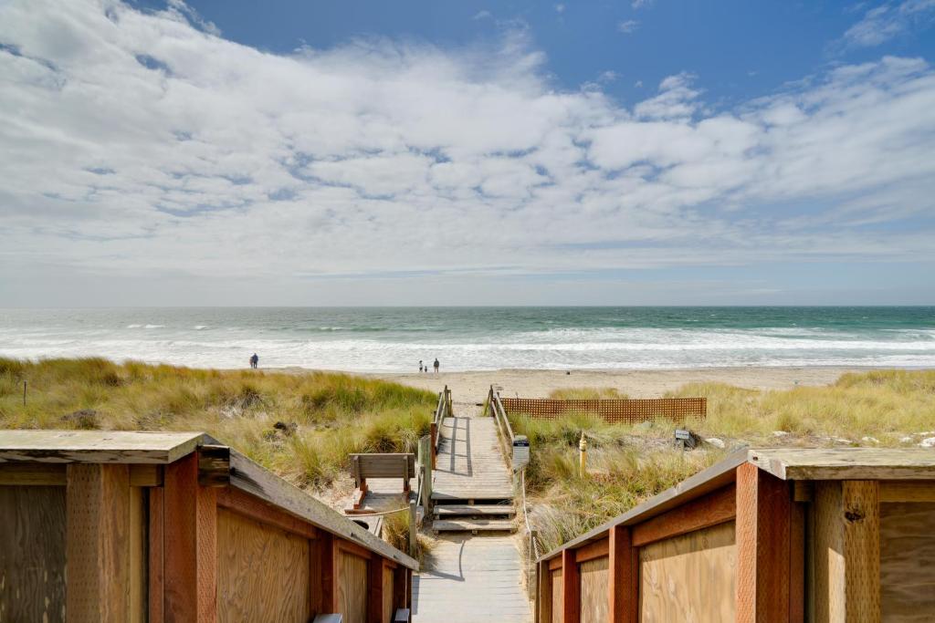 Oceanfront Watsonville Condo with Beach Access!