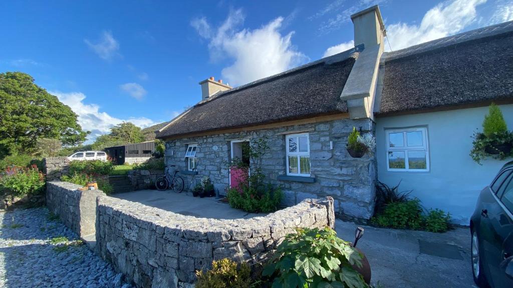 Oranuisce Thatch Cottage Ballyvaughan