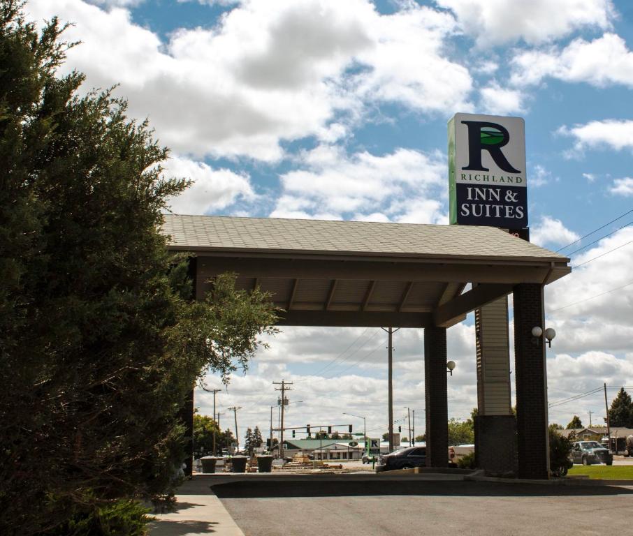 Richland Inn and Suites