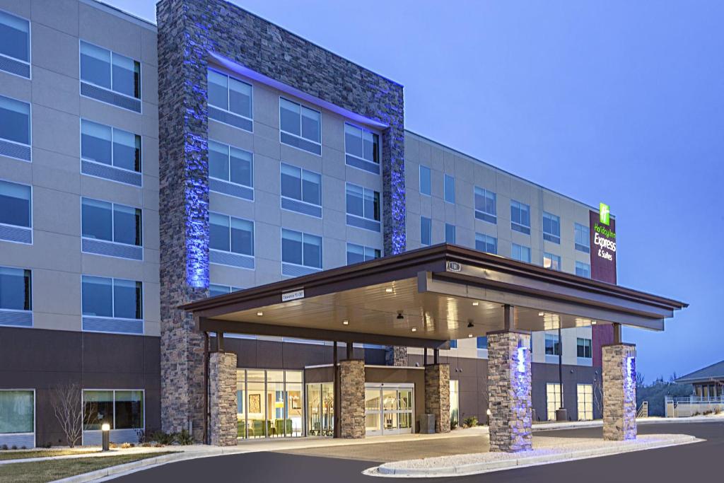 Holiday Inn Express & Suites - Hudson I-94, an IHG Hotel