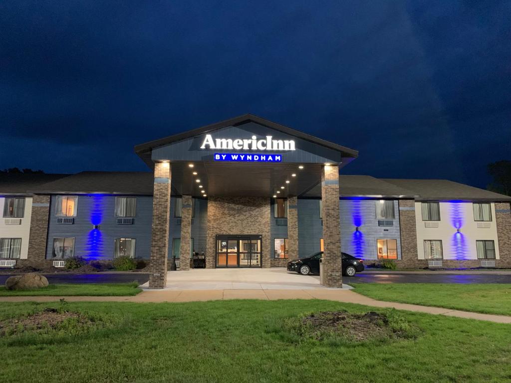 AmericInn by Wyndham Prairie du Chien