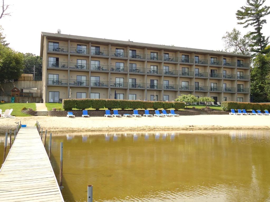 Beachfront Hotel Houghton Lake