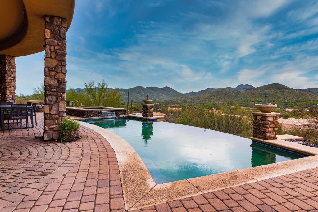 Sunbeam by AvantStay Elegant Private Desert Home w Infinity Pool Spa View