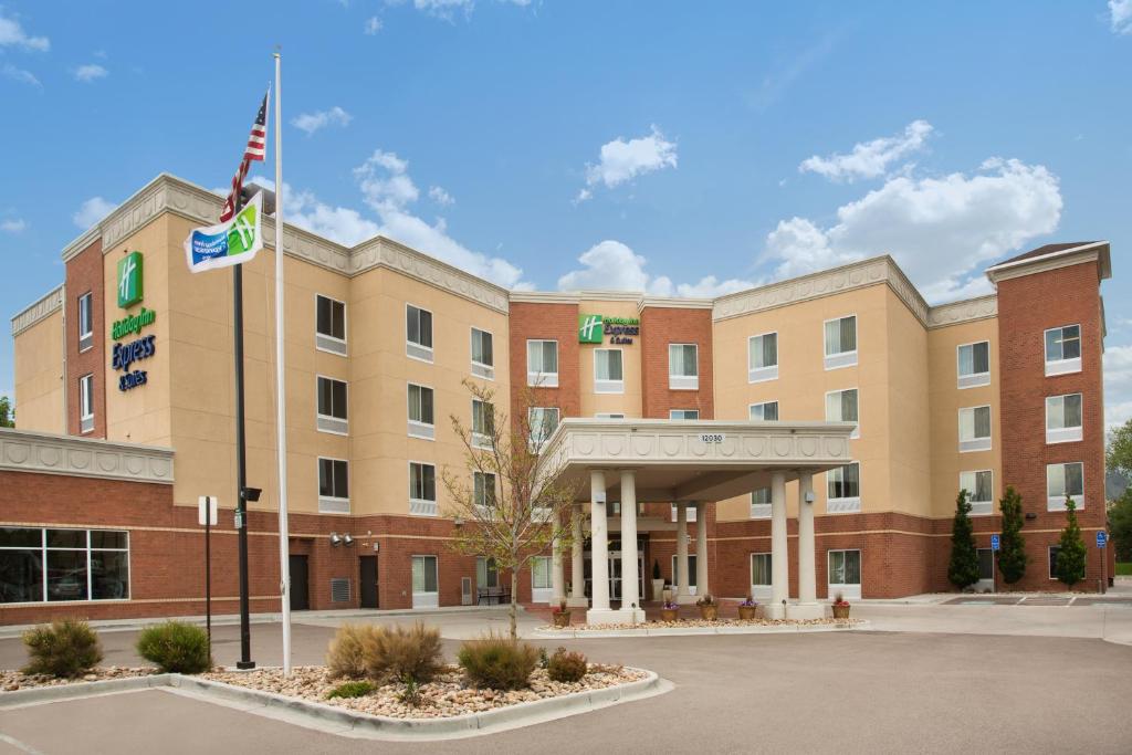 Holiday Inn Express & Suites Denver North - Thornton, an IHG Hotel