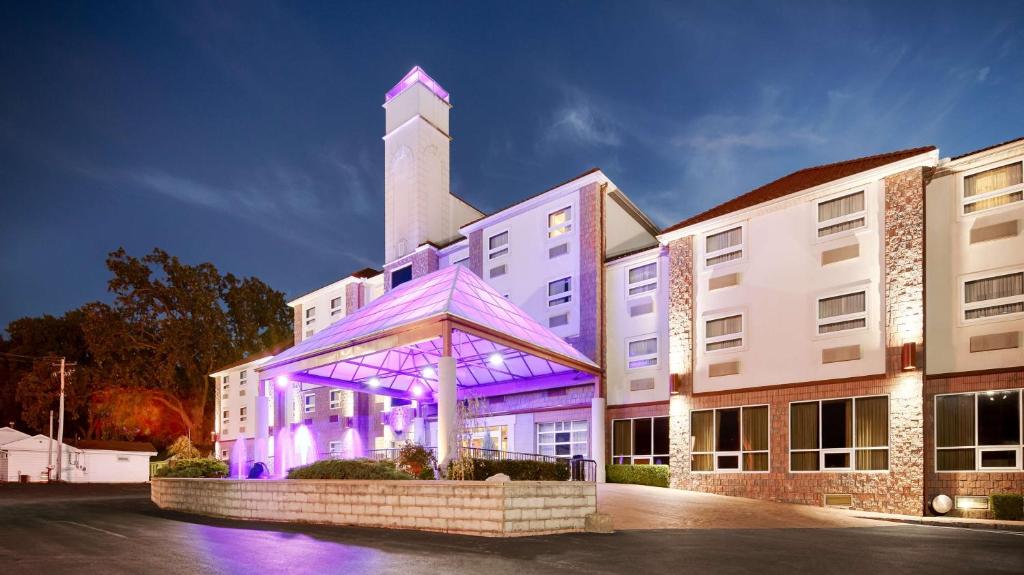 Best Western Plus Sandusky Hotel & Suites