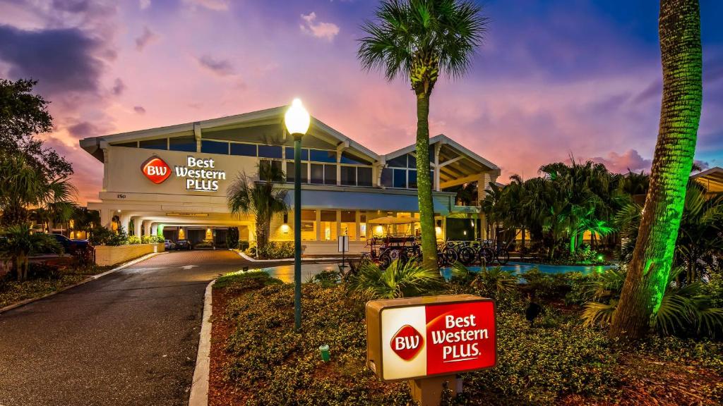 Best Western Plus Yacht Harbor Inn