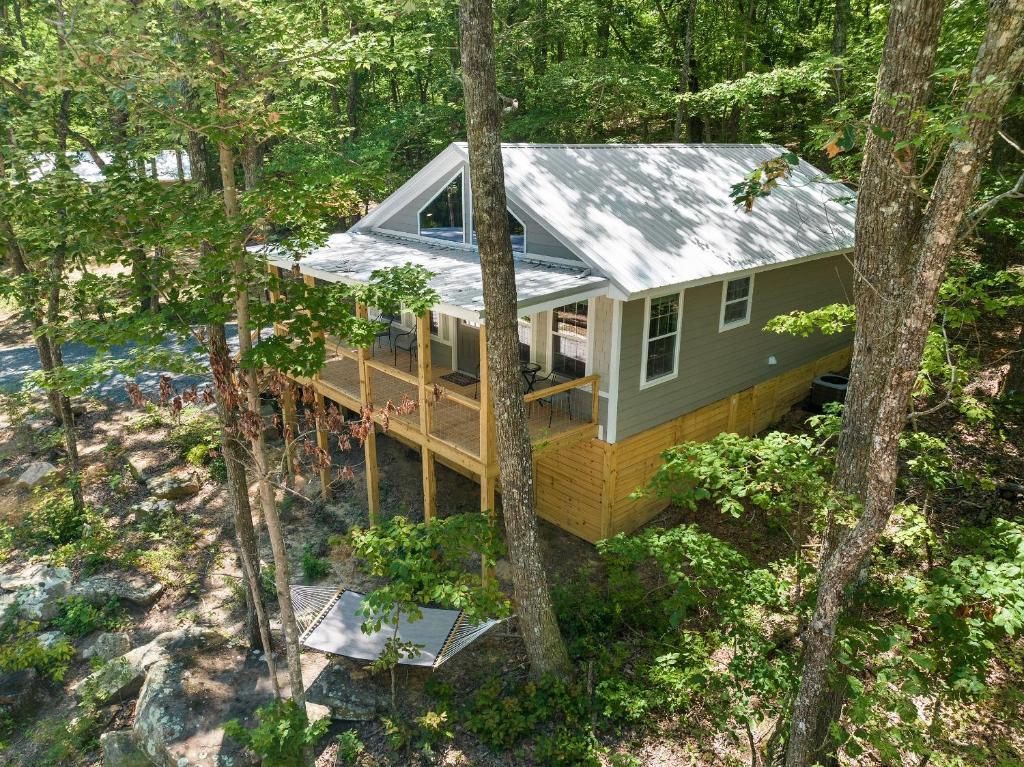 The Otter Box Cabin - 92 Acres Beside DeSoto State Park