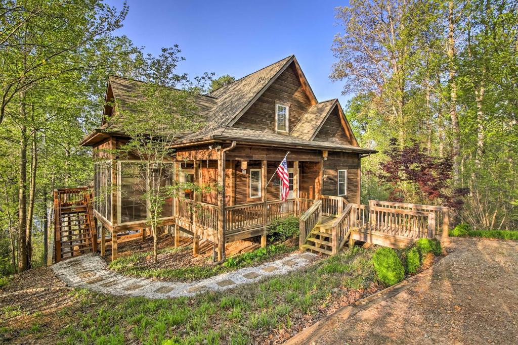 Lakefront South Carolina Abode with Deck and Boat Dock