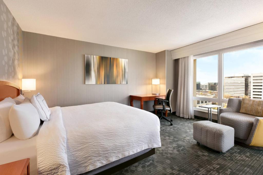 Courtyard by Marriott Tysons McLean